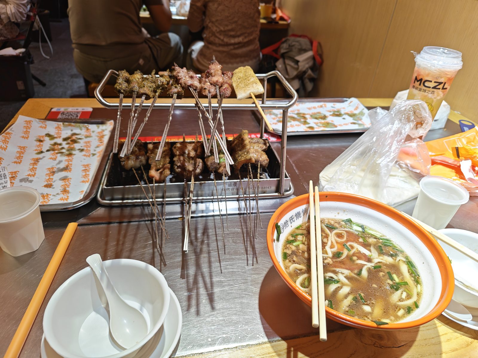 老拾烧烤:烤串和面